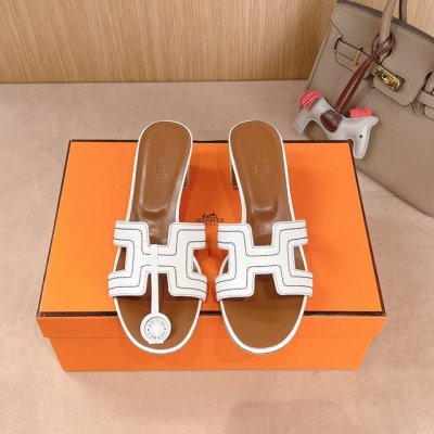 粗跟刺绣款350Hermes 爱马仕H拖鞋Oasis 凉鞋系列———————————时尚又百搭 超级舒服 每个细节都做到极致 原版Swift小牛皮 原版1:1独
