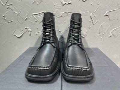 小众martine Rose Ss24最新款方头细带靴，购入原版一比一开发，大底一比一开模，独特的褶皱设计风格饰扣，流行的大方头小牛皮靴，面牛皮 里牛皮 原版包