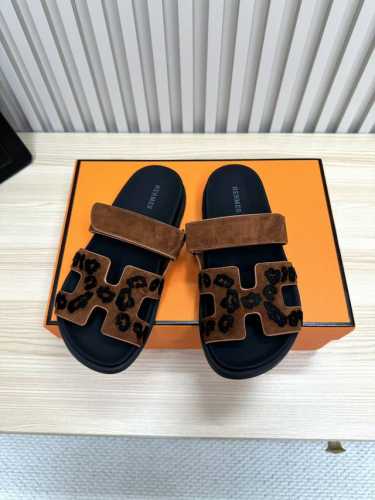 情侣款 二舅拖 豹纹新色 夹趾拖 浮线3D工艺 Hermes 爱马仕春夏凉拖系列！ 经典款型 一直都很火爆的二舅拖鞋- 凉鞋,随意各种搭配都很棒！！！ 鞋面：进