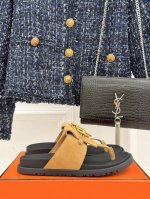 厂价 男码10HERMES 爱马仕25S春夏新品情侣款夹脚拖鞋经典复古高级感单品好穿又好搭配 上脚秀气！鞋面采用进口小牛皮内里踮脚混种羊皮原版开模TPU大底si