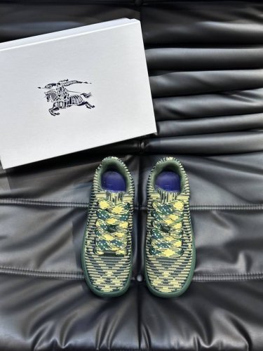 burberry巴宝莉box系列厚底休闲运动鞋，潮酷球鞋面包鞋，原版购入开发，顶级版本box系列运动鞋，选用原版格纹 针织面料打造，点缀马术骑士徽标 Ekd 压