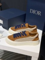 橙子出厂价 Dior 迪奥 B33运动鞋 低帮休闲板鞋 滑板鞋 情侣款 这款是2024Ss秋季新品，全新演绎经典的网球鞋，时尚廓形突显厚重质感。采用白色光滑牛皮
