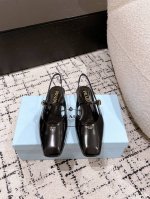 Prada 普拉达 25ss早春新款 绝美方头平底玛丽珍鞋时尚界久违的极简之美 经典时尚配色 毫不费力的优雅风来袭 时髦 精致 绝美 方头开边珠外穿时尚气质简约