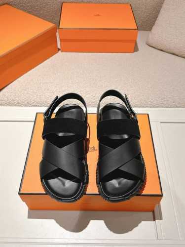 hermes 顶级版本# 爱马仕二舅拖 交叉拖 凉鞋 原版购入开发做货 镂孔柔软小牛皮运动鞋，配有鞋底，饰有经典Medor铆钉，打造舒适休闲风格 配送专柜精美包
