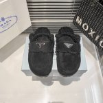 出厂： 普拉达换季啦换季啦新款平底毛毛拖火热上新、质量材质看得见防寒保暖神器、秋冬必备的一款产品、两个颜色官网同步更新、防滑底设计、适合居家办公必备、入手一双对