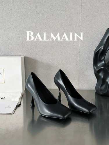 出厂价 Balmain 巴尔曼 巴尔曼 方头酒杯跟单鞋 此款彩色皮革酒杯跟，方头，会标图案。 海外订购原版，1:1完美复刻！ 历时三个月精工打造，五金，鞋跟都是