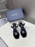 330 Chanel香奈儿 25P春夏新款双C粗跟凉鞋 小香的一款全新设计 双C五金扣 简约百搭上脚超级美的 怎么看都超美 鞋面：进口小牛皮 内里垫脚：混种羊皮
