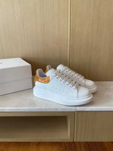 冲量价: 男+10 果冻尾 高端品质颜色陆续上新 麦昆情侣款厚底系列小白鞋 鞋面：头层腊感丝绸牛皮 欧盟3A标准 内里：水染羊皮 大底：Tpu抽真空原版亚光底