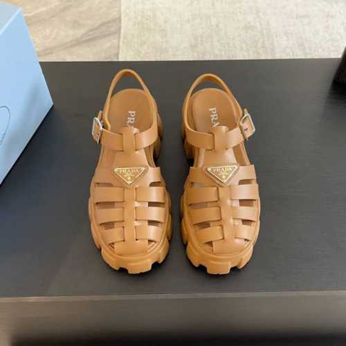 全色系升级 Prada 普拉达猪笼鞋锯齿罗马编织厚底橡胶凉鞋 复古时髦前卫的轮齿55Mm 厚底鞋底搭配橡胶鞋面，让整双鞋轻便舒适 鲜艳色彩 满足不同风格时髦人士