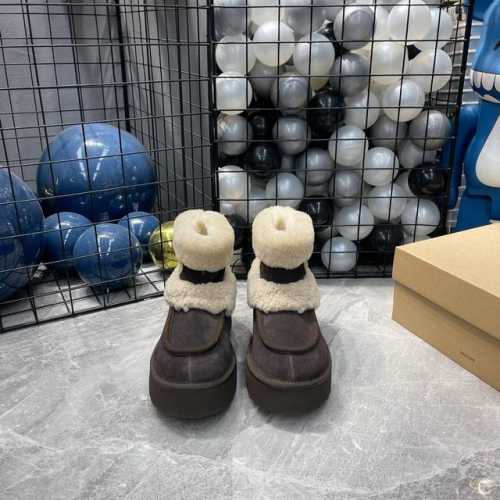 出厂 Ugg。 最高版本官网同款雪地靴：超显瘦显腿长。款式百搭时尚： 面料： 皮毛一体 内里和垫脚：澳洲进口纯百分之百的全真羊毛 大底：原版开模橡胶底.超级防滑