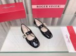 Roger Vivier专柜新款玛丽珍芭蕾舞鞋 原版定制漆皮 羊猄 布面面料，羊皮内里垫脚，意大利进口真皮大底！ 跟高：1Cm 码数：35～39 34、40定做