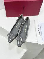 工厂价 420 Sf Salvatore Ferraga*O 菲拉*慕新款Vara漆皮蝴蝶结小方头单鞋！新楦头的Vara更时尚，看一眼就能爱上的小方头女人味十足