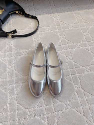 出厂价 Celin*新款玛丽珍平底鞋 绝美的一款鞋子 复古时髦又百搭 上脚超级舒适 鞋面小牛皮 内里垫脚羊皮 意大利真皮大底 尺码35-39