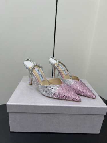 Jimmy Choo｜周仰杰新款水钻链条尖头高跟鞋单鞋JC家永恒经典之作 简约设计满满的少女风 既摩登又复古的味道非常的简连衣裙还是牛仔裤 它都能成为点睛之笔鞋