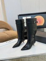 品 牌：Alaia New Arrival～ 阿莱亚 秋冬新款及裸靴 Alaia限定款这是一款需要实力才能驾驭得了的靴子，超级奢华无比～穿上这双靴子走在大街上你