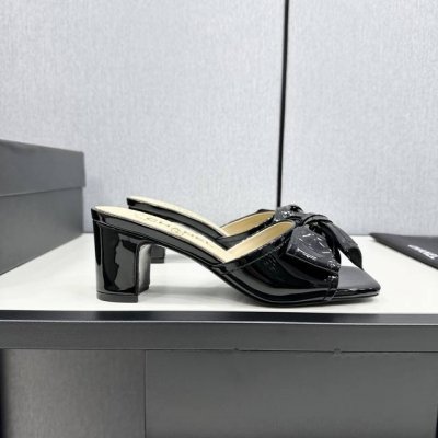 2025小香 本季秋冬季必备单品！！香奈儿秋冬重工爆款小红书力推款，怎么搭配都好看，时髦精必备，香奈儿女士钟爱简约又难以抗拒系搭配展现与众不同的穿搭风格、自由混