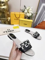 冲量价 真皮底+30 新款fendi芬迪，女士平底拖鞋. 时尚新颖.简约大气而不失雅致.原版1：1开发，材质与原版一致，上脚舒适，不累脚。 码数35-42 41