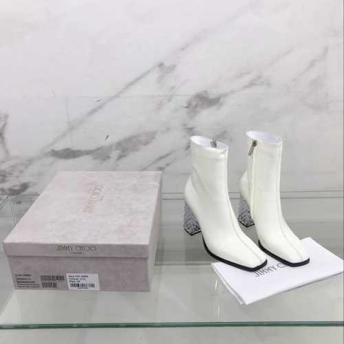 Jimmy Choo吉米周专柜新款水钻粗跟方头踝靴 面料：牛漆皮和黑色羊猄皮 内里 垫脚：羊皮内里 大底：意大利真皮大底，真皮圆条鞋底 开合：侧拉链 跟高：8.