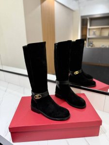 Valentino Garavanivl -V专柜最新款骑士战靴外侧v扣锁版面设计-内侧拉链开合 顶级版本绝对史上最强货 舒适好穿楦型与专柜一致，优雅气质、 面