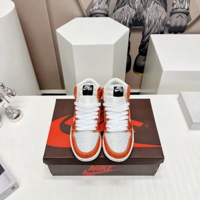 出厂:高帮 独家顶级版本 Air Jordan耐克联名23Vs秋冬季最新王炸爆款系列 情侣烫钻拼色休闲鞋 唯独一款牛皮拼色的高帮鞋，耐克乔一情侣毛鞋让鞋迷大开眼