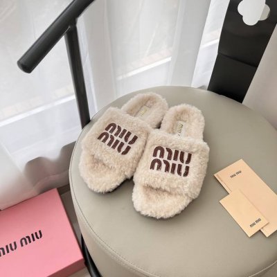 出厂： Miumiu 2025顶级专柜 早春新款 官网上新 独家首发 Miiu 25Ss-字母羊毛拖 Miu毛拖 Miu鞋控 鞋控 Ins穿搭时尚 小红书推荐