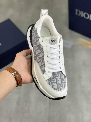工厂价 实价 迪奥新款 Dior Ssfendi经典百搭款原版图案logo经典元素处处彰显个性化、搭配什么裤子都好看鞋面进口意大利小牛皮，进口头层猪皮内里橡胶大