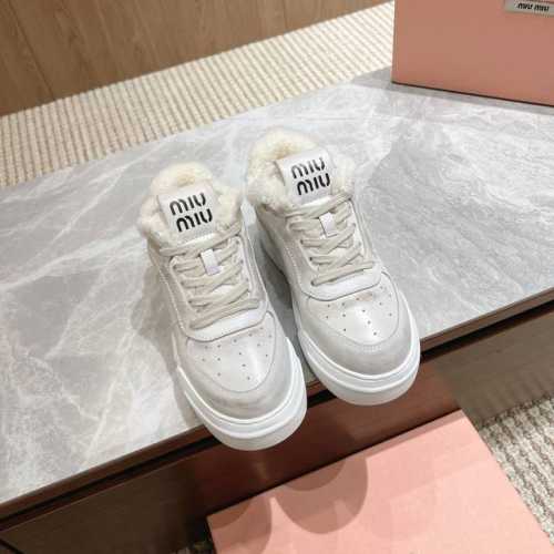 代购级 Miumiu 缪缪 2024Ss新款 羊羔毛厚底饼干鞋休闲运动鞋 Miumiu最新爆款 前卫大胆的设计，Miu Miu风格融于此款厚底帆布运动鞋的简约线