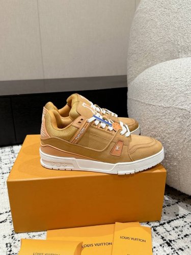 顶级版本 情侣款LV 路易威登L家 Trainer 24 新款 休闲 运动鞋 滑板鞋 LV Trainer 运动鞋的灵感源自复古篮球鞋，代表 Virgil Ab