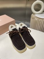 出厂价毛里 线里 Miumiu 缪缪 秋冬走秀款 系带厚底加毛内里乐福鞋 经常出现在各大时装杂志封面 各路明星、小红书博主都有钟爱，搭配五金logo更显优雅，上
