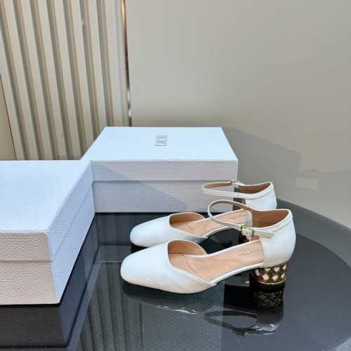厂价 Dior 迪奥24S秋冬新品 鞋面采用进口漆皮 内里采用羊皮内里 意大利进口牛皮大底 跟高：4.5Cm 码数：35-39 40 41 42定做