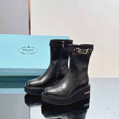 高版本 普拉达 Prada 2024新款！爆款 厚底系列三角标系带女短靴 高筒靴 长靴。女靴、皮带扣马丁靴。 认准我家细节实拍 注意区分普通低版本 原版复刻、版