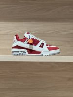 专注好品质——顶级出品 安哥拉红实拍——代购级Trainer 24Fw新色 原版精准Cp！鞋型无限接近，精细工艺出品 一如既往地好货出炉！原版材料定制！面料原版