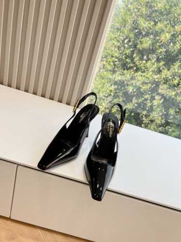 冲量价 顶级品质saint Laurent 圣罗兰lee金属钻链条高跟鞋 Ysl姐姐的美丽尤物高跟鞋 又是人间圣罗兰 Rose同款的小方头 高跟鞋化很好修饰脚型