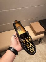 实价 ，范思哲意大利区域款四季版全球第一批首发独特的新款独一无二，鞋面采用优质意大利进口原版头层牛漆皮绣花范思哲品牌英文，头层透气猪皮内里，舒适。鞋底越南耐磨橡