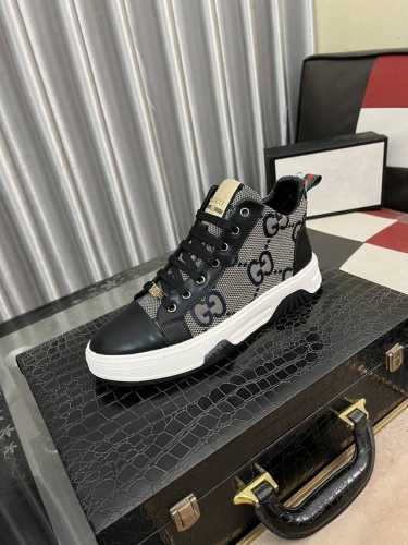 古奇最新款休闲运动鞋 休闲时尚爆款， 版型简洁大气， 面料采用进口牛皮配布，舒适透气内里，原版耐磨橡胶大底，独家新款，实物拍摄，码数：38-442色可选
