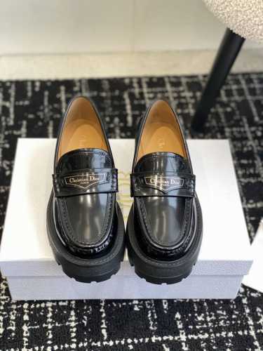 代购级 Dior 迪奥 25ss 新款 超轻 乐福鞋 全新大底厚底 版面力求打造时尚经典单品 巴黎时装周第一场分量十足的大秀场打造的新品 灵感由D主设计师巧妙结