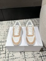 薄底 厚底 #顶级版本CELINE赛琳 25 最新 系带 厚底 休闲鞋干净利落，增高显腿细，无论是单穿还是搭配阔腿裤，高街又复古一起来做CELINE女孩鞋面：进