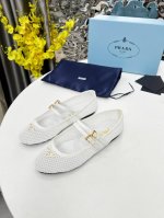 330 Prada25Ss新款英伦风跳舞鞋 小皮鞋乐福鞋——复古时尚经典单品 巴黎时装周第一场分量十足的大秀场打造的新品 灵感由D主设计师巧妙结合在完美鞋型上.