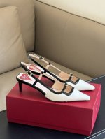 Roger vivier ss24 new arrival～带多巴胺的糖果色系；给人很少女的活力气息漆皮鞋面 羊皮内里 牛皮鞋底size 35-41