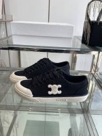 Celine思琳Celine 25Ss春夏新款帆布鞋 运动鞋 鞋后帮和侧面压印Celine标志简单舒服 增高显腿细 无论是单穿还是搭配阔腿裤 高街又复古 鞋面原