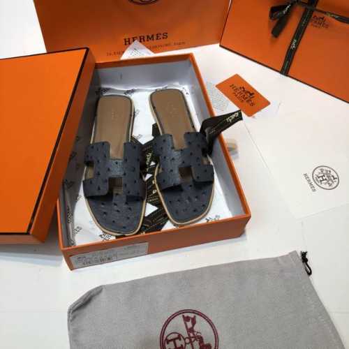 顶级品质 上新hermes 2024爱马仕 鸵鸟纹，十色。爆款 超级有档次的一款贵妇拖鞋，绝对人手一对。 100%购入正品1：1定制，楦型、原模具、皮料，都专为