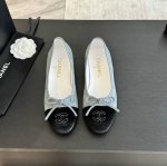 CHANE*｜小香万年经典拼色蝴蝶结芭蕾舞鞋 永恒的经典 名媛气质十足香奶奶事时尚界当仁不让的领头人物想必看到它的样子已经再熟悉不过了我对这个鞋型一直是情有独钟