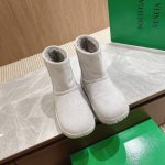 情侣款 葆蝶家bv新款圆头简易雪地靴毛毛短靴 Ins上超火 欧美街拍出镜率超高 最高版本发售 圆圆胖胖的鞋型 穿上之后非常的藏肉 原版进口牛反绒麂皮面料 有光泽