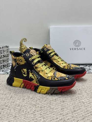 出厂价 实价 时尚潮流-范思哲 Versace 范思哲高帮最新款精心打造，引爆全场！不断创新的国际品牌 此款男士四季款休闲鞋，鞋面牛皮拼接羊皮内里橡胶防滑大底，
