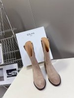 Celine专柜最新时装靴、走秀款时尚博主同款 早秋力推单品！复古欧美风格 炸街必备单品 凯旋门logo点缀 非常高端有气质 四季可穿的短靴、鞋面：采用原版定制