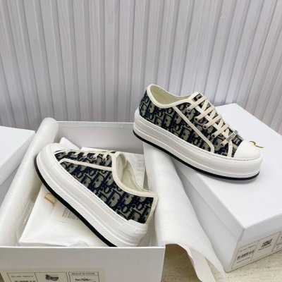 出厂 ，现货高品质 Dior 迪奥 平底运动鞋采用全刺绣标志性图现货高品质 Dior 迪奥 平底运动鞋采用全刺绣标志性图案市场顶级品质国外专柜爆款非市场普通仿版