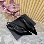 顶级品质saint Laurent 圣罗兰lee金属扣单鞋 Ysl姐姐的美丽尤物高跟鞋 又是人间圣罗兰 Rose同款的小方头 高跟鞋化很好修饰脚型，奢华金属链
