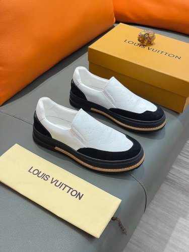 商品名称：LOUIS VUITTON 路易 威登 正规码数: 38-44 套脚鞋 商品材料：精选 牛皮鞋面，柔软绒毛内里；原厂大底。