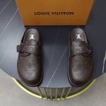 出厂价： 品牌：LV路易威登标准码：38-44 45定制 等级：官网同款 材料：原版皮料设计 原版轻便耐磨组合大底款式类别：男士时尚凉拖鞋 尊贵奢侈品大牌元素