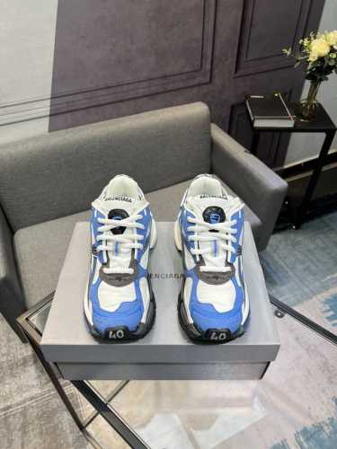 顶级版本Balenciaga 巴黎7.5 巴黎世家 最新配色潮流复古休闲鞋通过溢胶、做旧、缝线等细节，展示了设计师 Demna 的运动鞋风格，用一双 旧鞋 传递